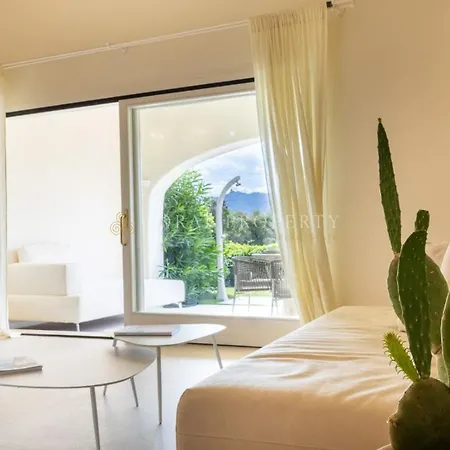 Sara - - 2 Private Beaches & Garden Appartement