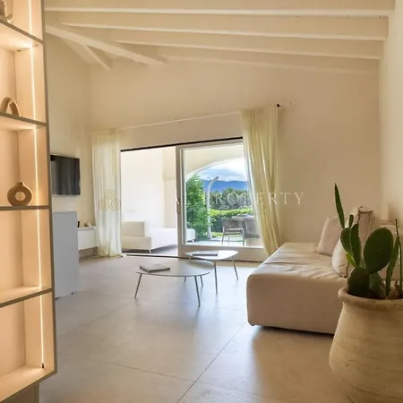 Sara - - 2 Private Beaches & Garden - By Coral 切尔沃港